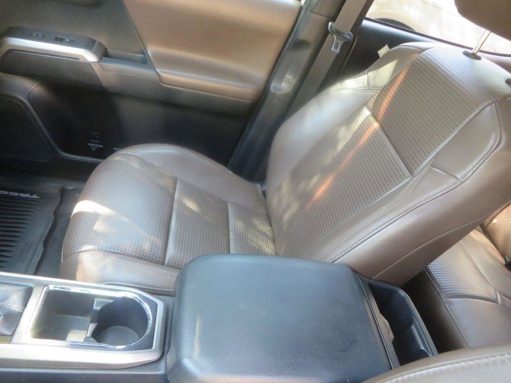 Used 2017 Toyota Tacoma Limited w/ Tow Package AWD/4WD image 28