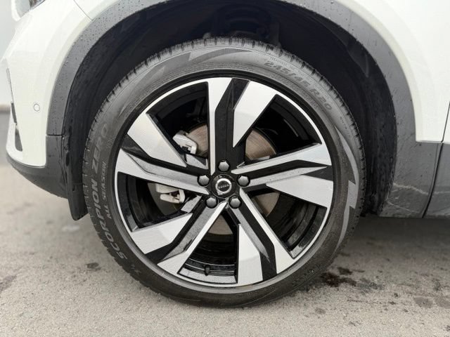 Used 2024 Volvo XC40 B5 Plus w/ Climate Package AWD/4WD image 27
