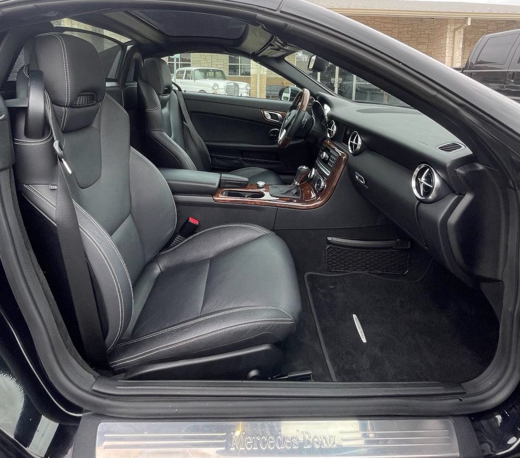 Used 2012 Mercedes-Benz SLK 350 image 25