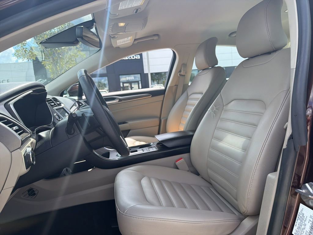 Used 2019 Ford Fusion SEL image 2