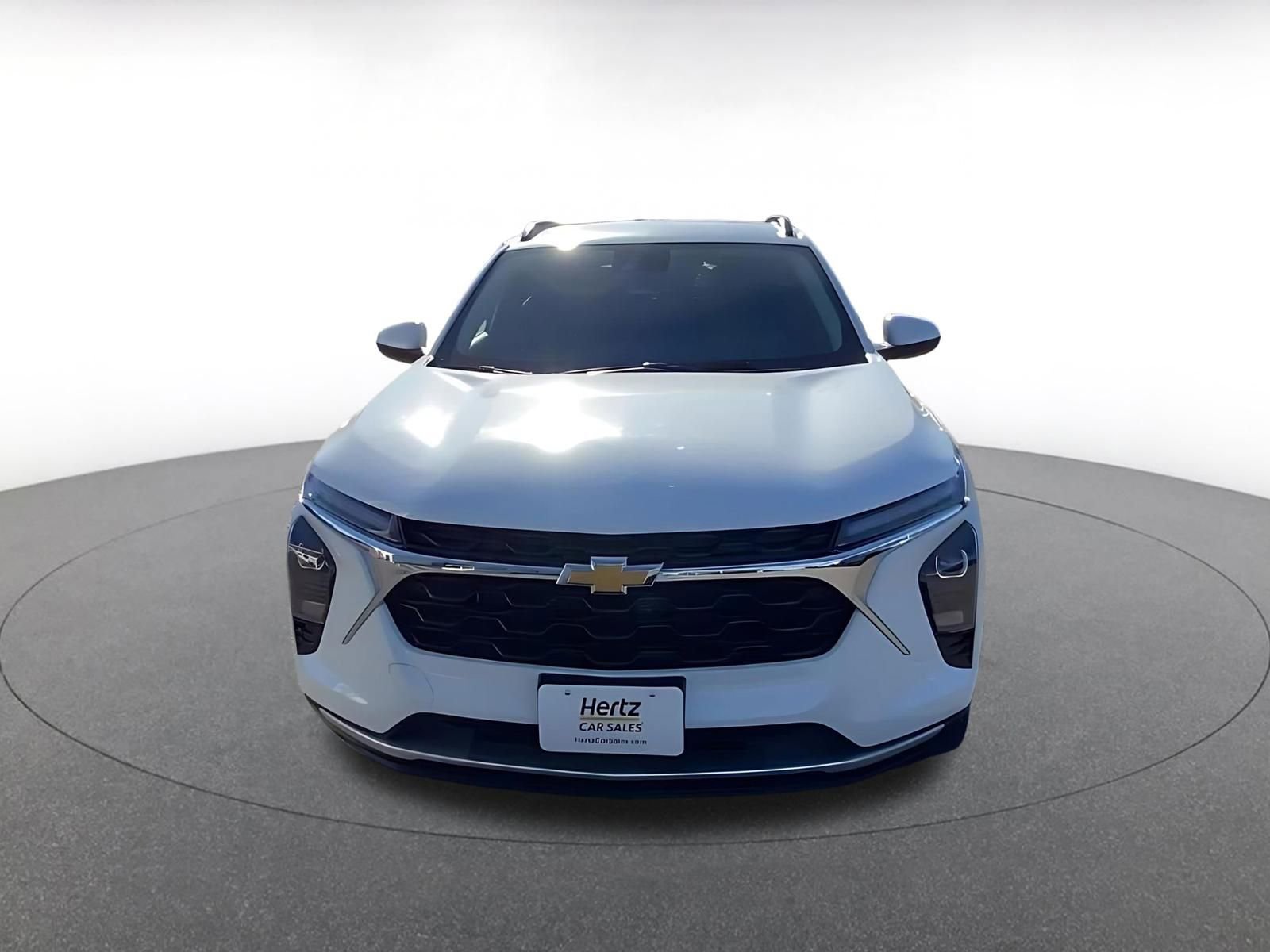 Used 2025 Chevrolet Trax LT w/ LT Convenience Package image 4