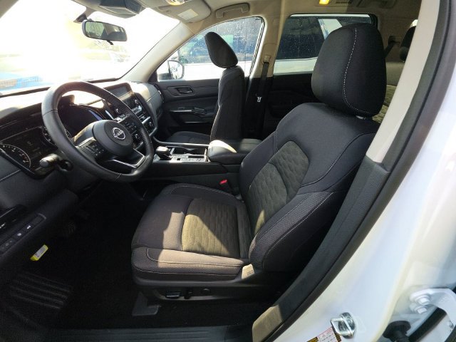 Certified 2025 Nissan Pathfinder SV w/ SV Premium Package FWD image 6