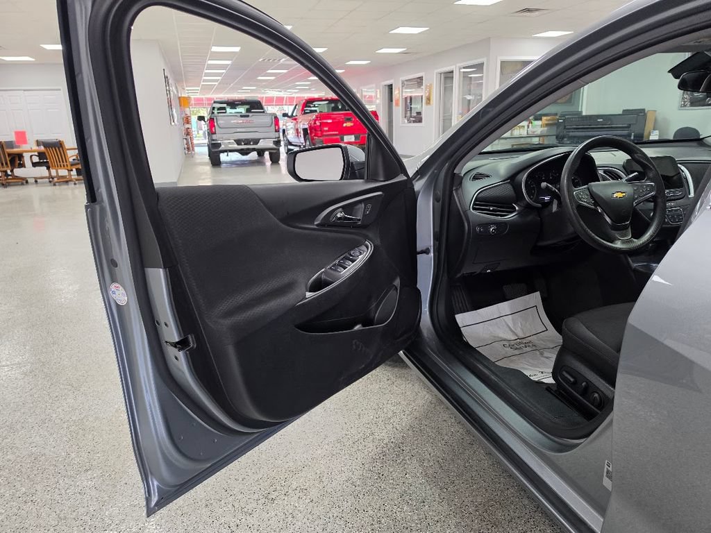 Used 2025 Chevrolet Malibu LT FWD image 12