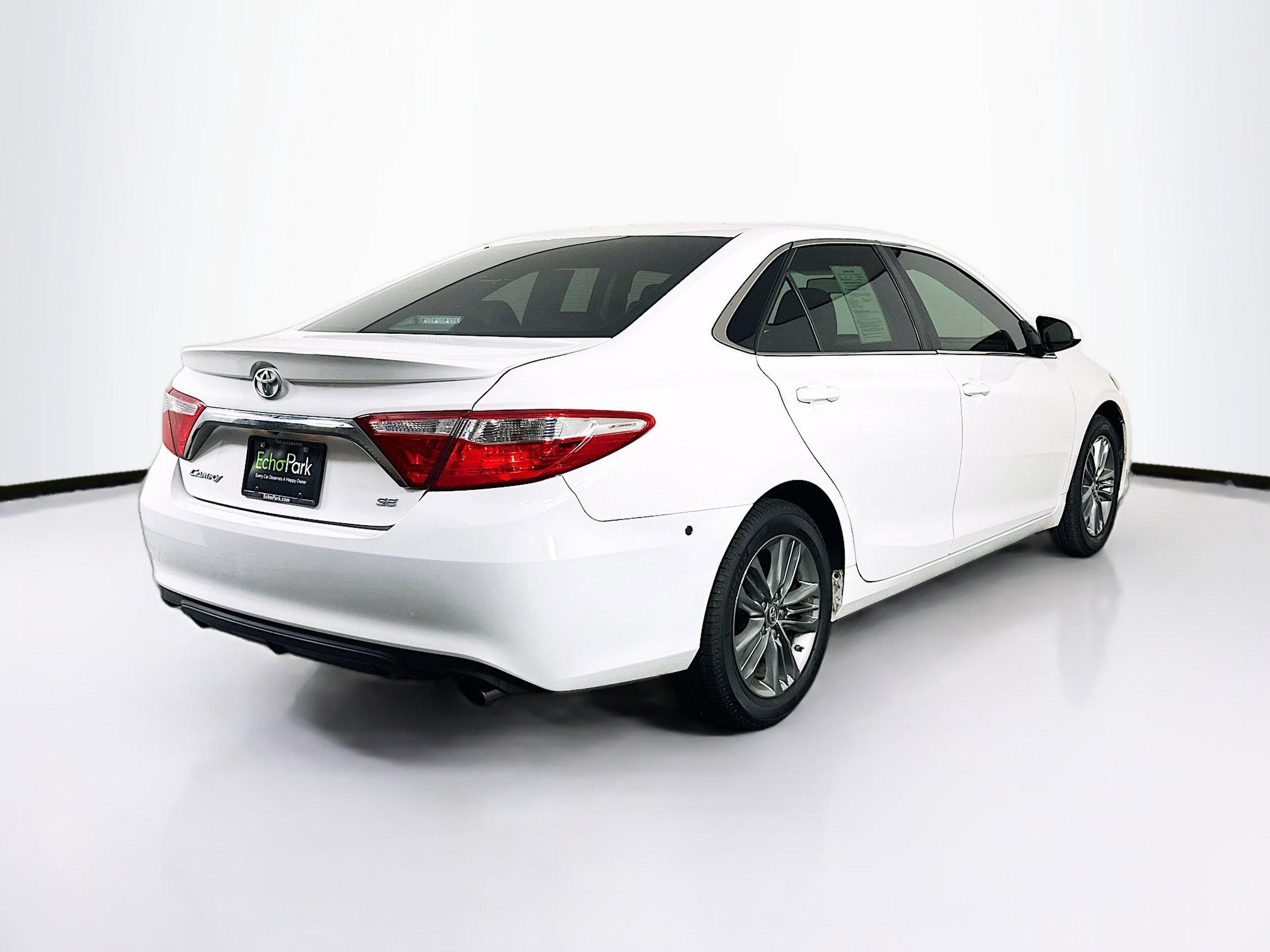 Used 2017 Toyota Camry SE image 9