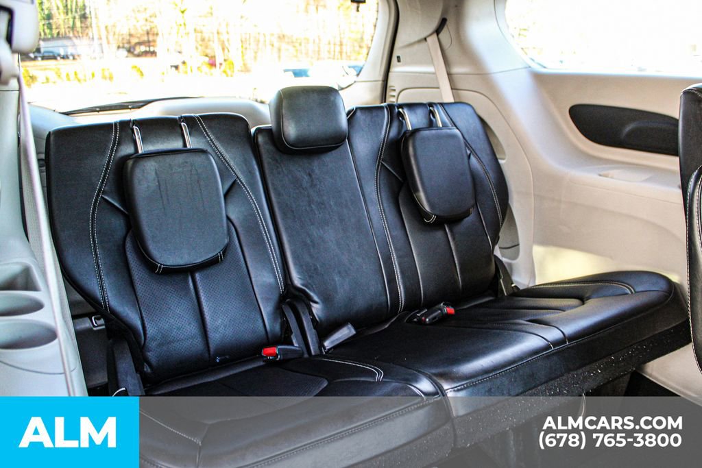 Used 2023 Chrysler Pacifica Touring-L image 21