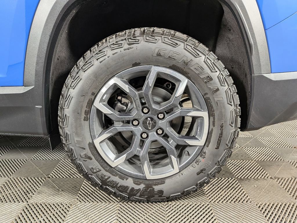 New 2026 Chevrolet Equinox ACTIV w/ Convenience Package III AWD/4WD image 13