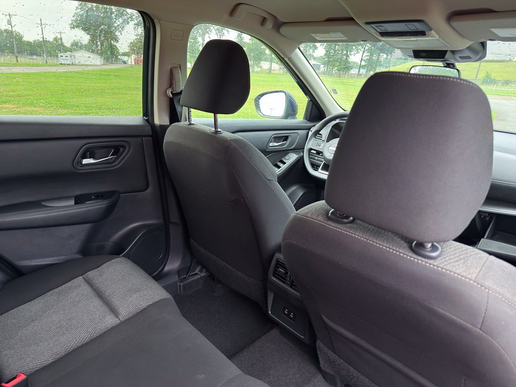 Used 2024 Nissan Rogue SV AWD/4WD image 30