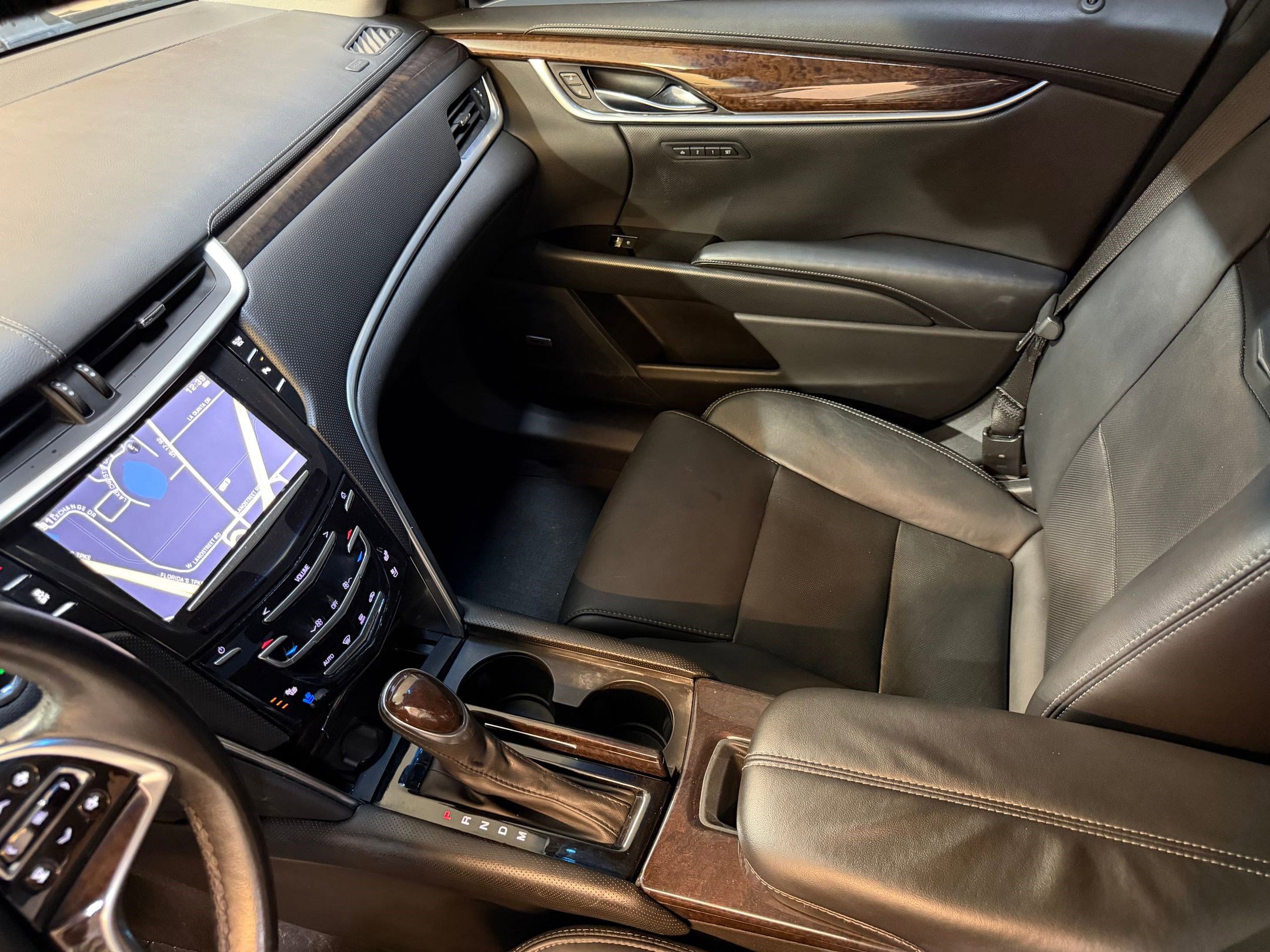 Used 2015 Cadillac XTS Luxury AWD/4WD image 30