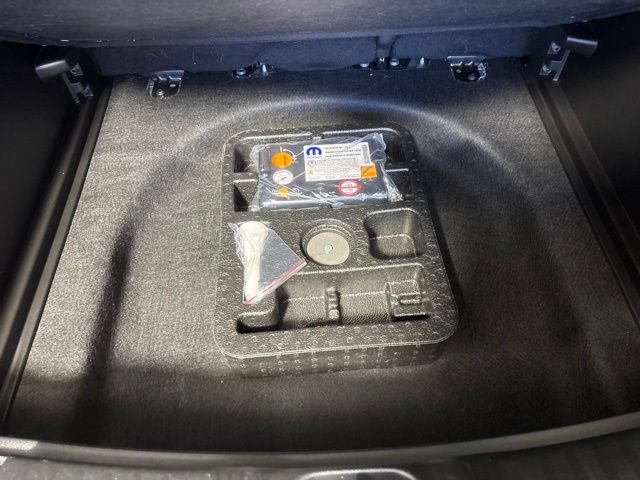Used 2024 Jeep Compass Limited AWD/4WD image 9