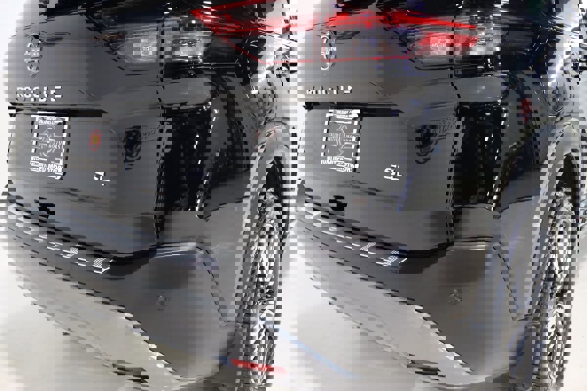 Used 2023 Nissan Rogue SL image 9