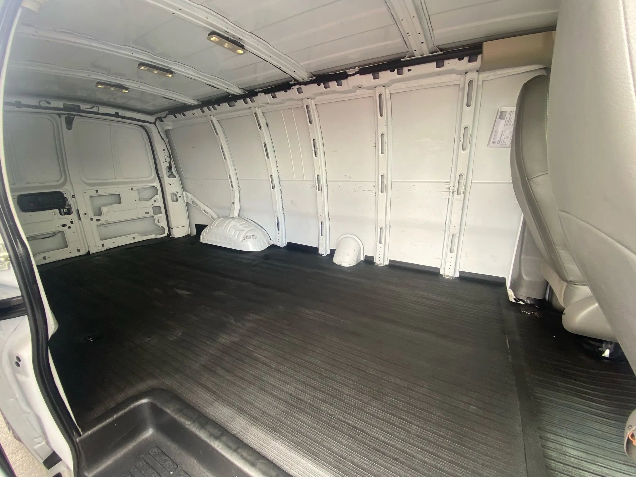 Used 2023 GMC Savana 2500 Extended w/ Driver Convenience Package image 15