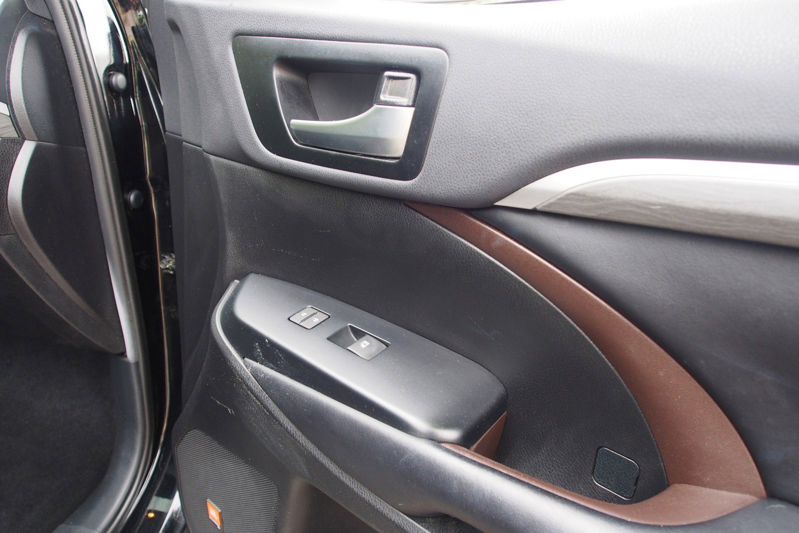 Used 2019 Toyota Highlander Limited FWD image 13