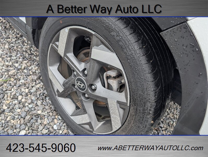 Used 2025 Hyundai Venue Limited FWD image 20
