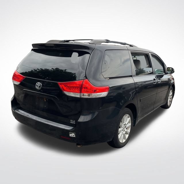Used 2014 Toyota Sienna XLE w/ Entertainment Package AWD/4WD image 2