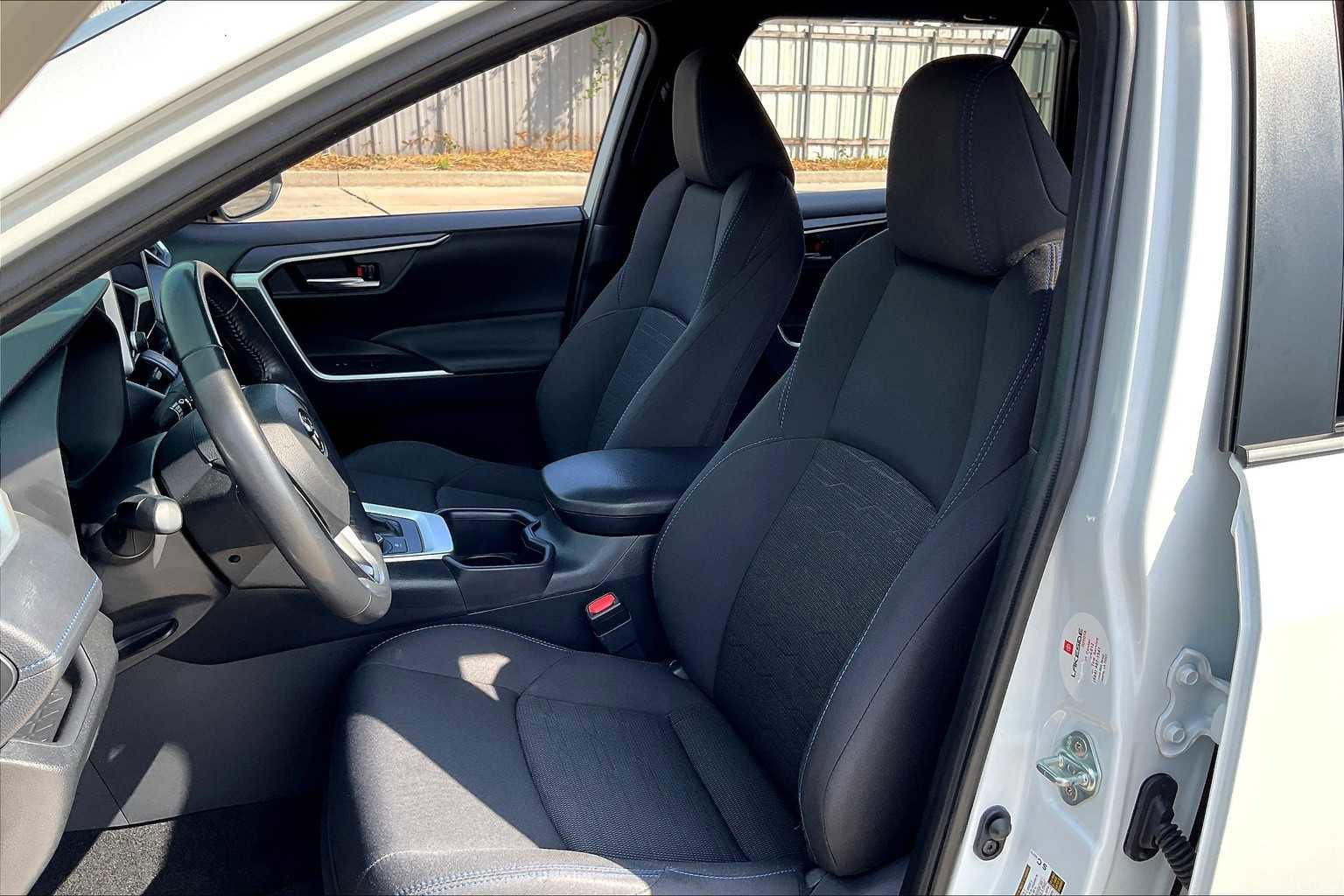 Used 2024 Toyota RAV4 SE image 7