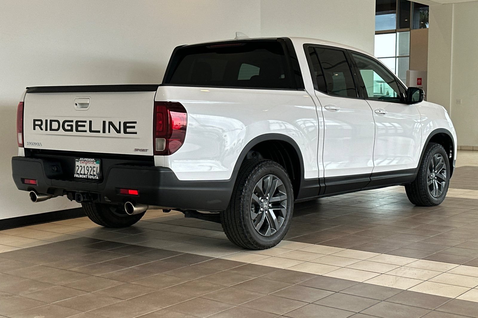 Used 2025 Honda Ridgeline Sport image 4