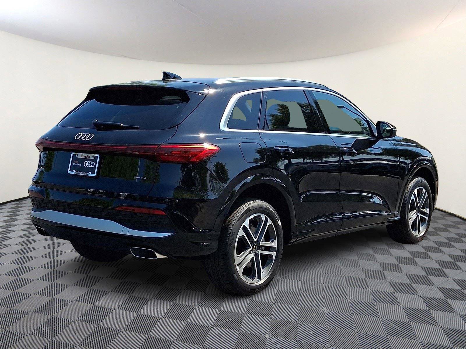 Used 2025 Audi Q5 Premium w/ Convenience Package AWD/4WD image 6