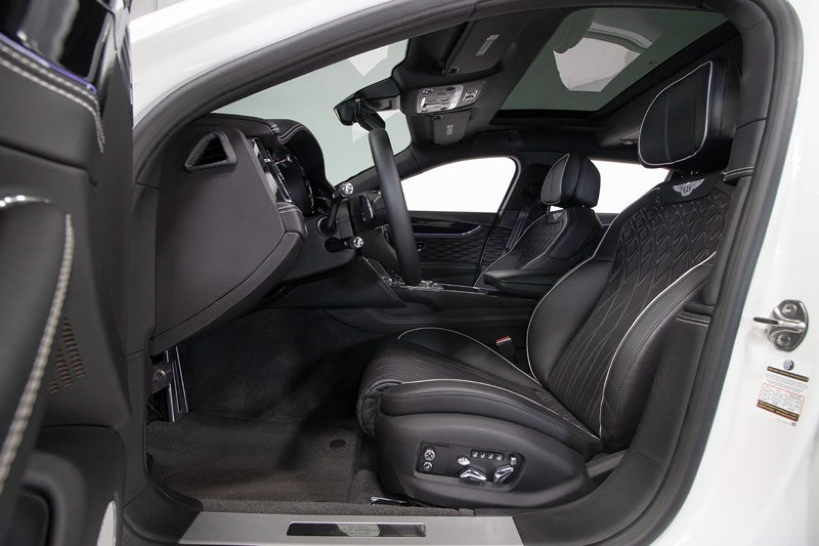 Used 2021 Bentley Flying Spur V8 image 21