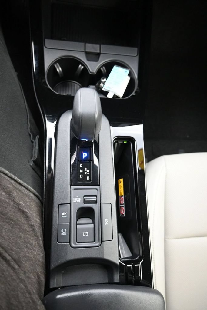 Used 2024 Toyota Prius XLE FWD image 18