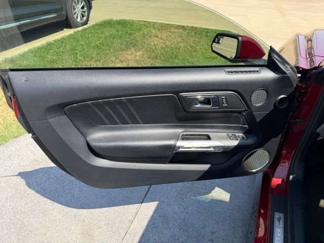 Used 2016 Ford Mustang Premium RWD image 8