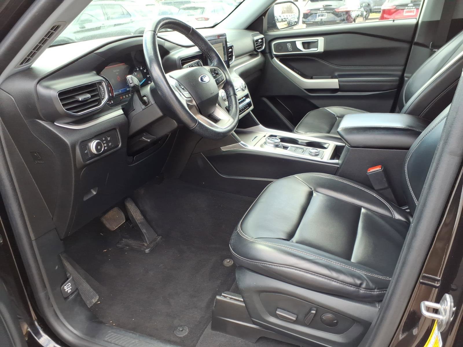 Used 2021 Ford Explorer XLT w/ Equipment Group 202A AWD/4WD image 11