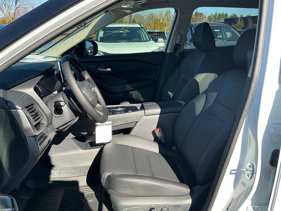 New 2026 Nissan Rogue Dark Armor image 8