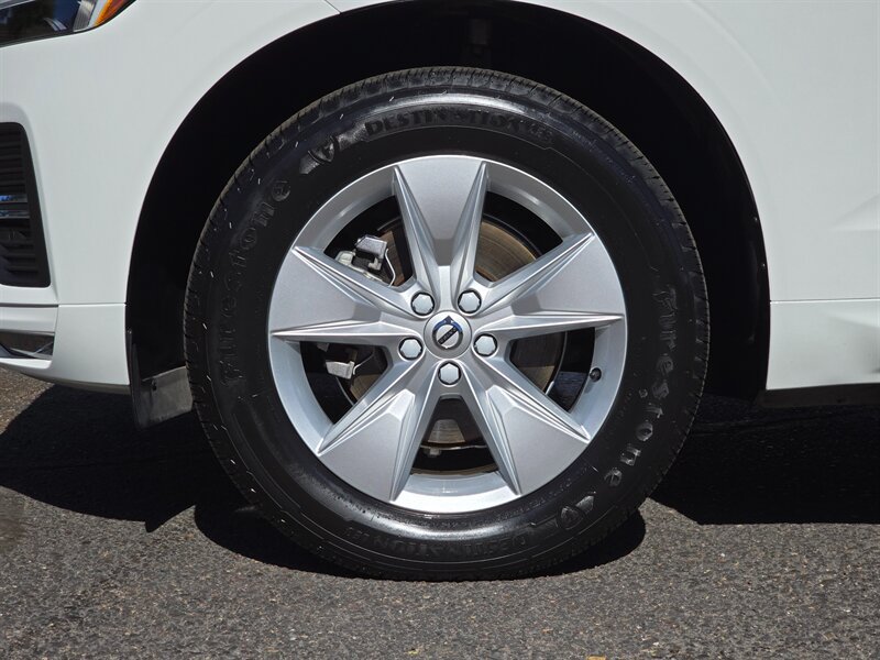 Used 2022 Volvo XC60 B5 Momentum AWD/4WD image 38