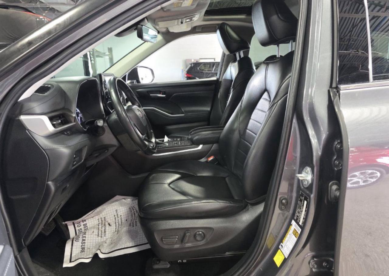 Used 2022 Toyota Highlander XLE AWD/4WD image 11