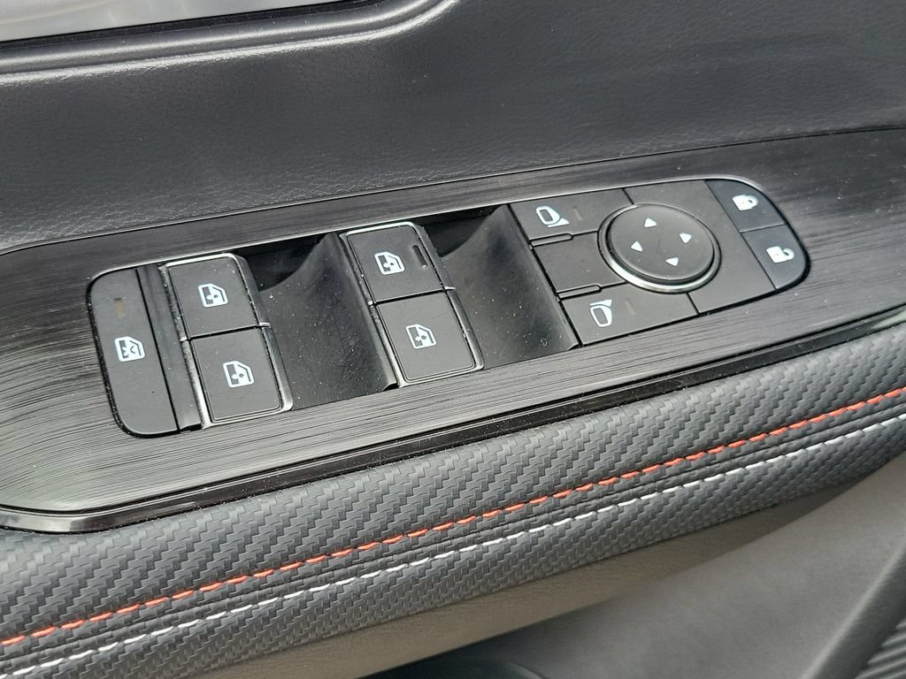 Used 2025 Nissan Kicks SR AWD/4WD image 10