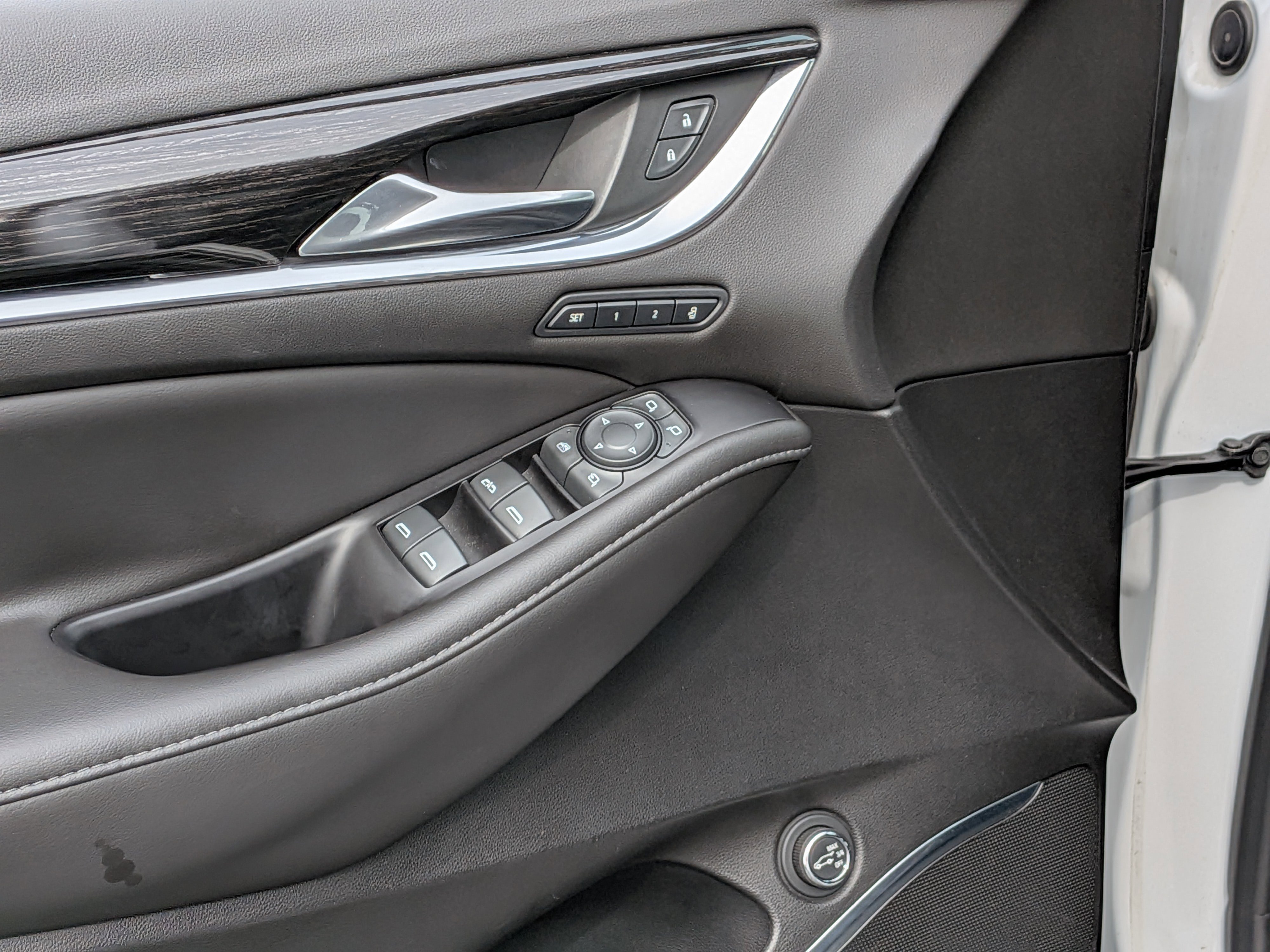 Used 2019 Buick Enclave Avenir w/ Avenir Technology Package AWD/4WD image 17