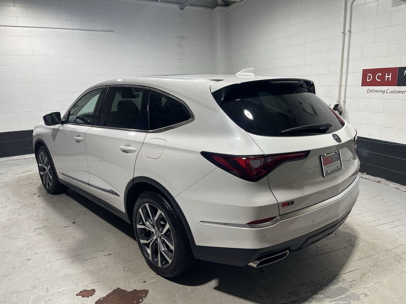 Certified 2024 Acura MDX w/ Technology Package AWD/4WD image 4