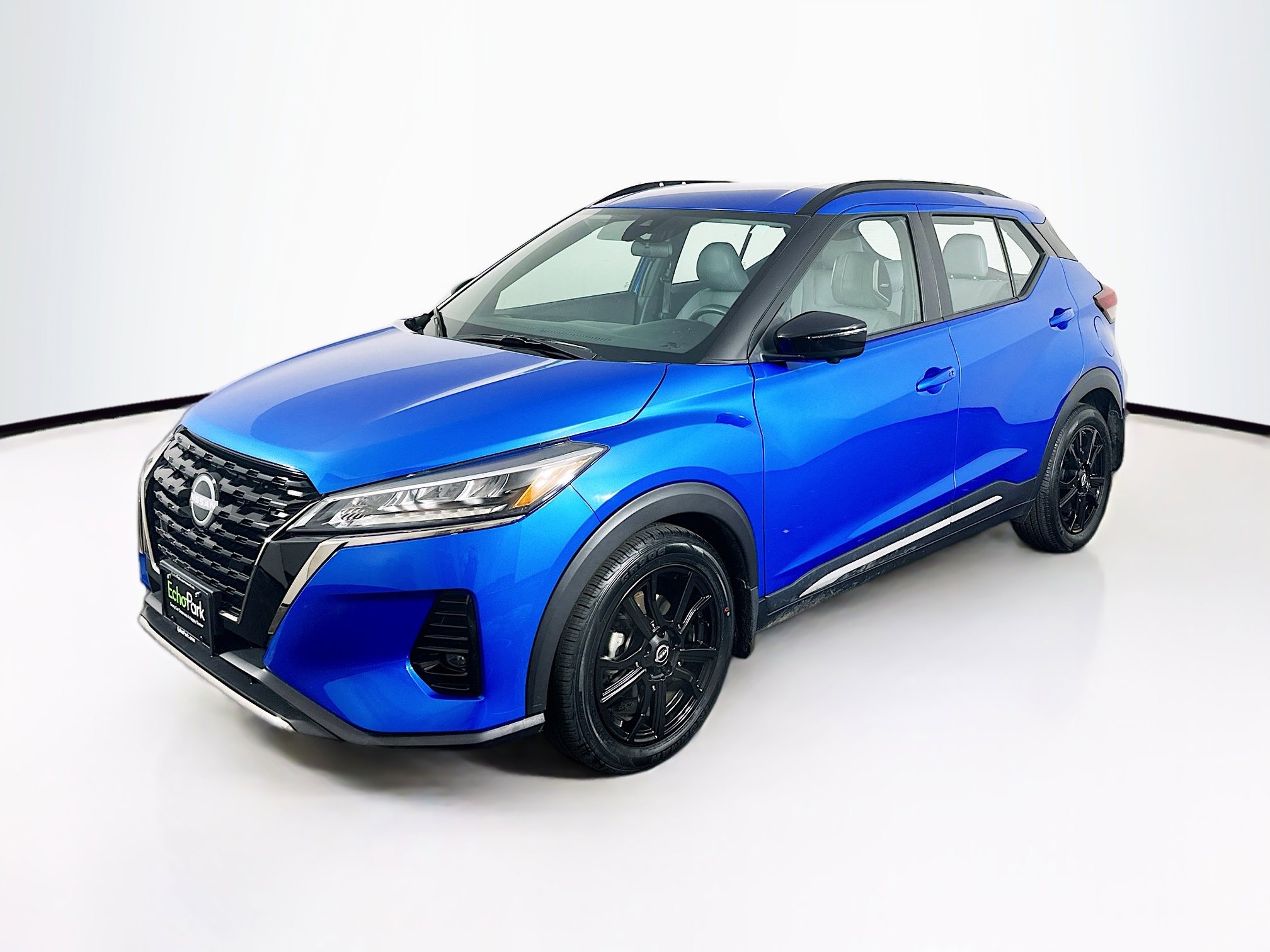 Used 2023 Nissan Kicks SR w/ SR Premium Package image 3