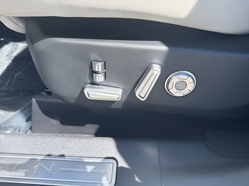 Used 2026 Lincoln Nautilus Reserve AWD/4WD image 10