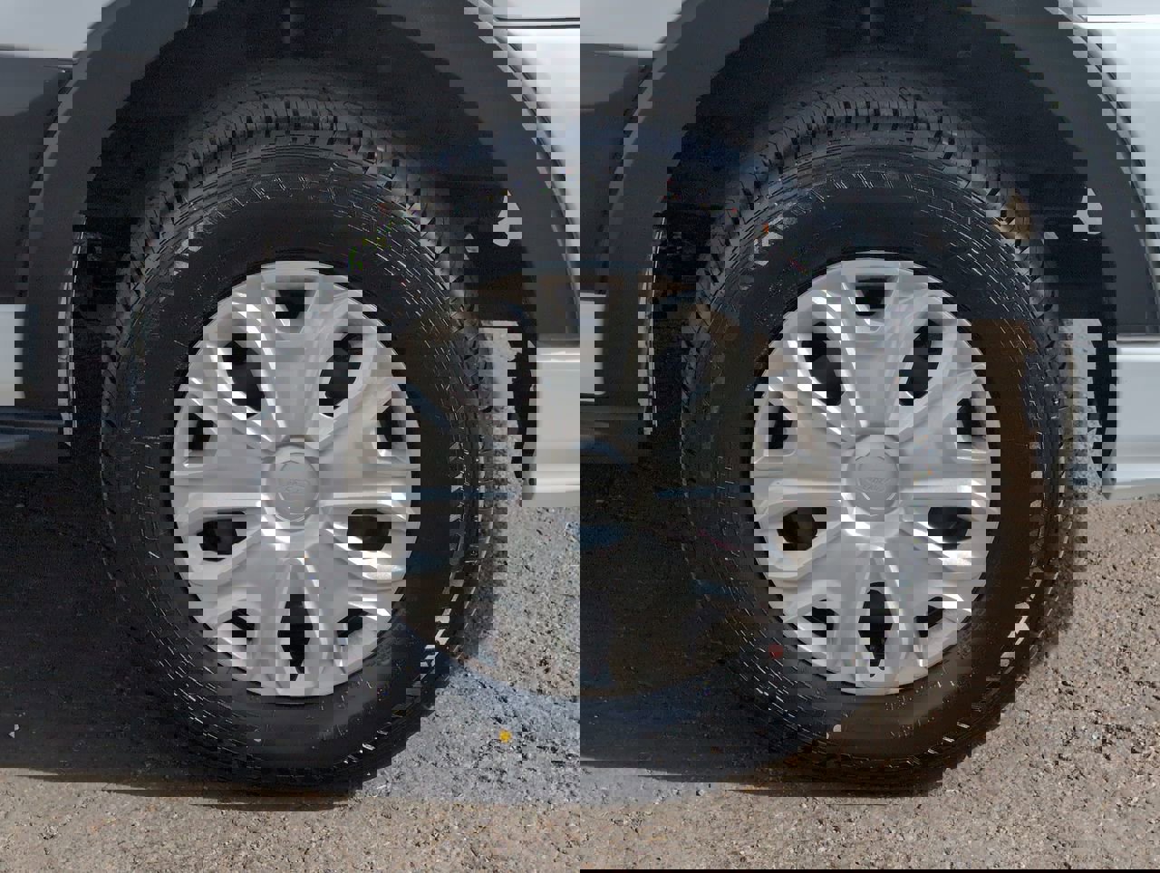 Used 2023 Ford Transit 350 XLT image 9