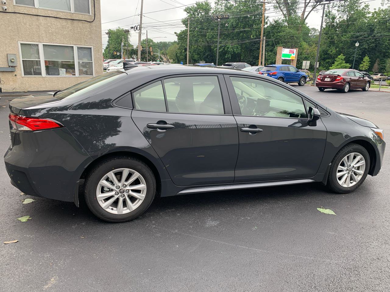 Used 2025 Toyota Corolla LE w/ LE Premium Package FWD image 5