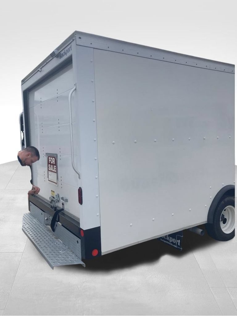 Used 2025 Ford E-450 and Econoline 450 Super Duty w/ Power Equipment Group RWD image 9