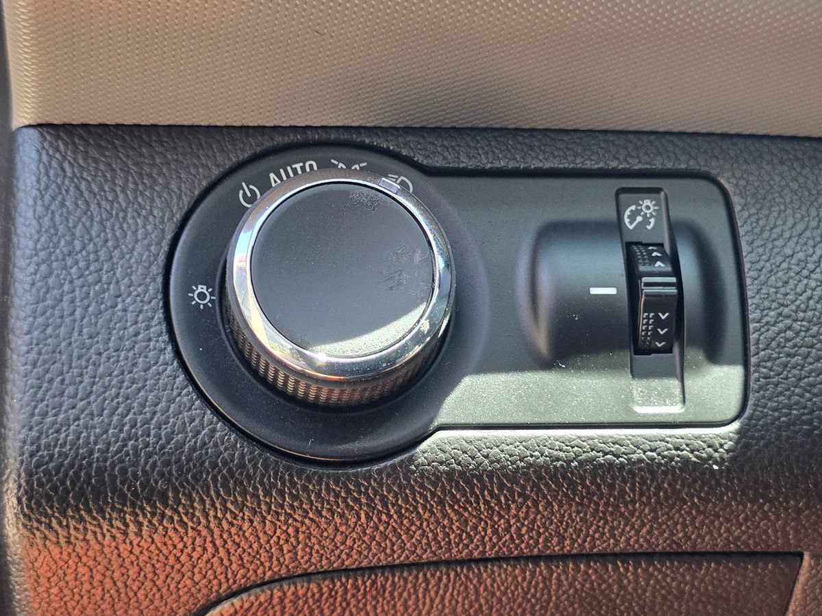Used 2018 Chevrolet Sonic LS FWD image 39