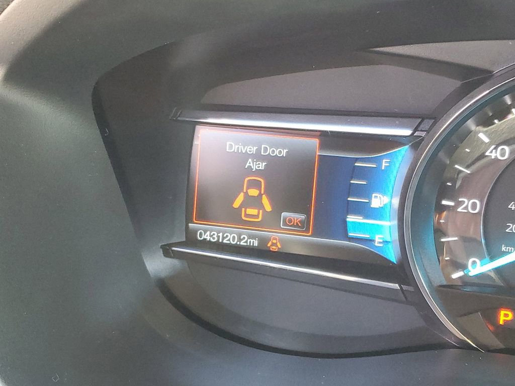 Used 2018 Ford Explorer XLT w/ Equipment Group 202A AWD/4WD image 15