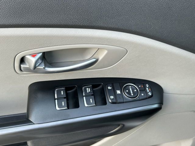 Used 2017 Kia Sedona LX w/ LX Essentials Premium Package image 16