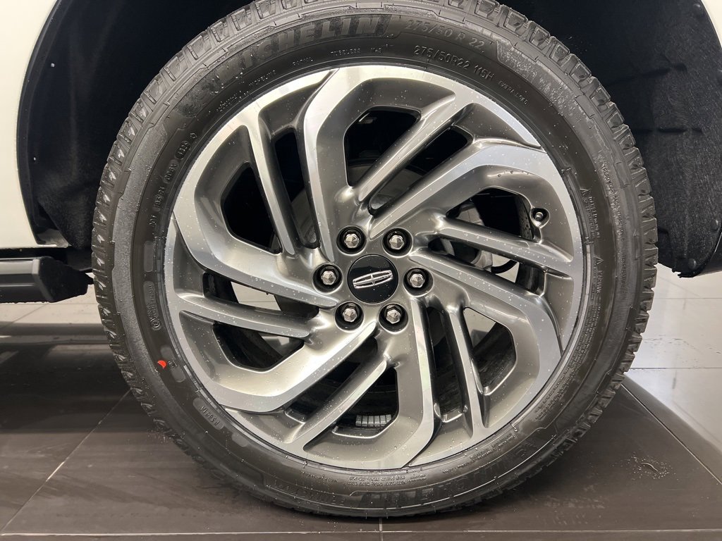 Used 2025 Lincoln Navigator Reserve image 7