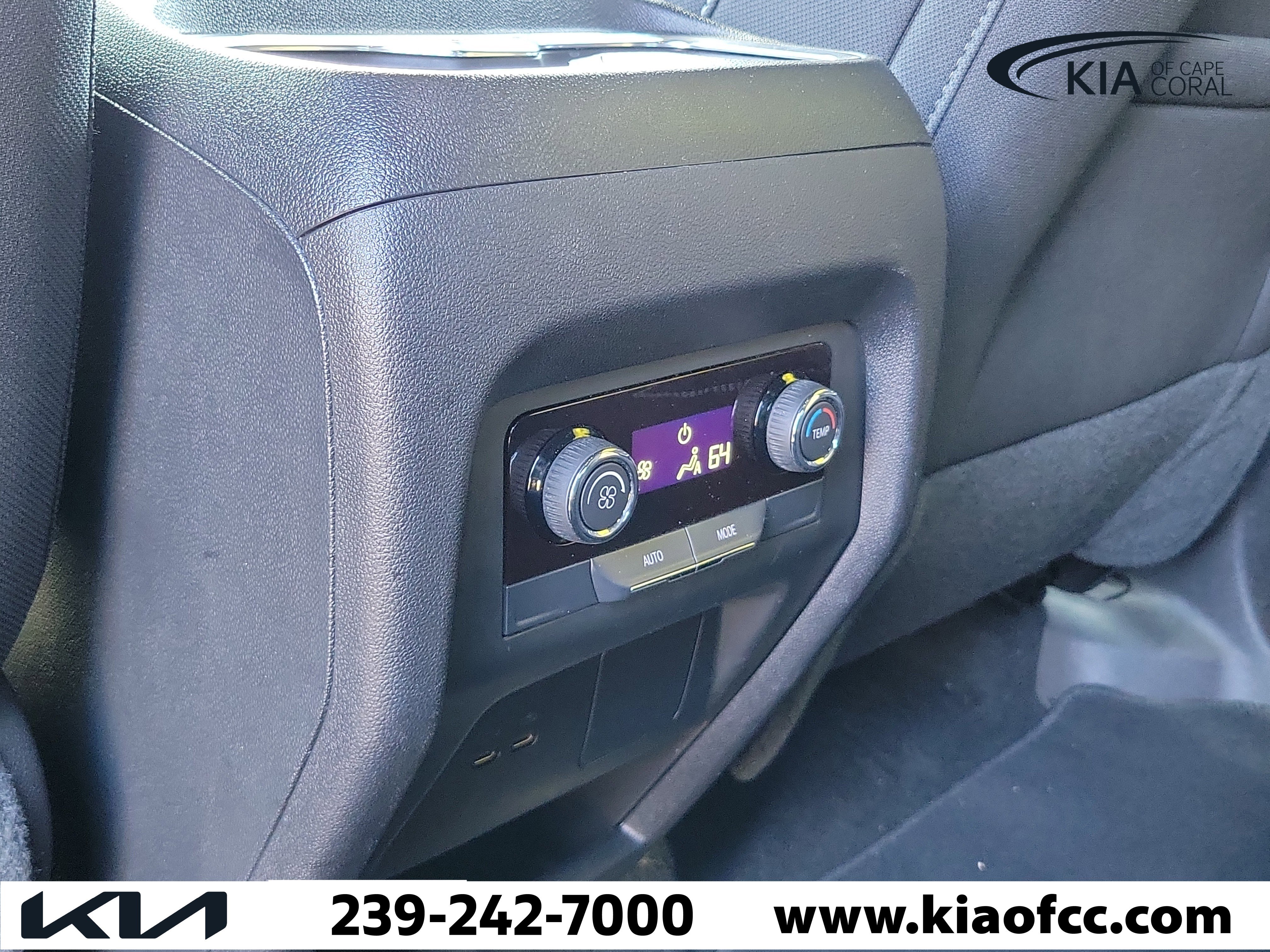 Used 2025 Chevrolet Traverse LT image 12