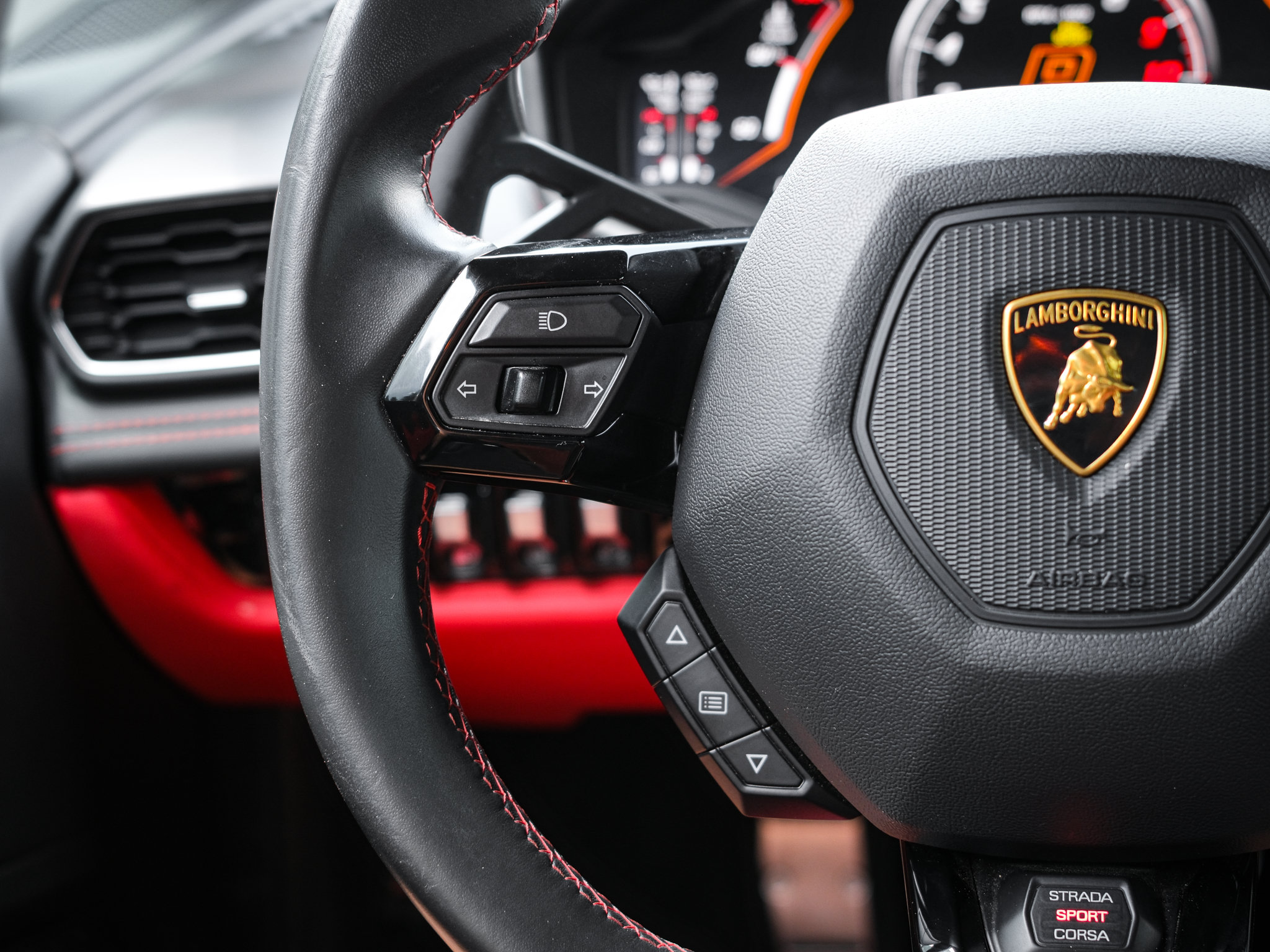 Used 2021 Lamborghini Huracan EVO RWD image 18