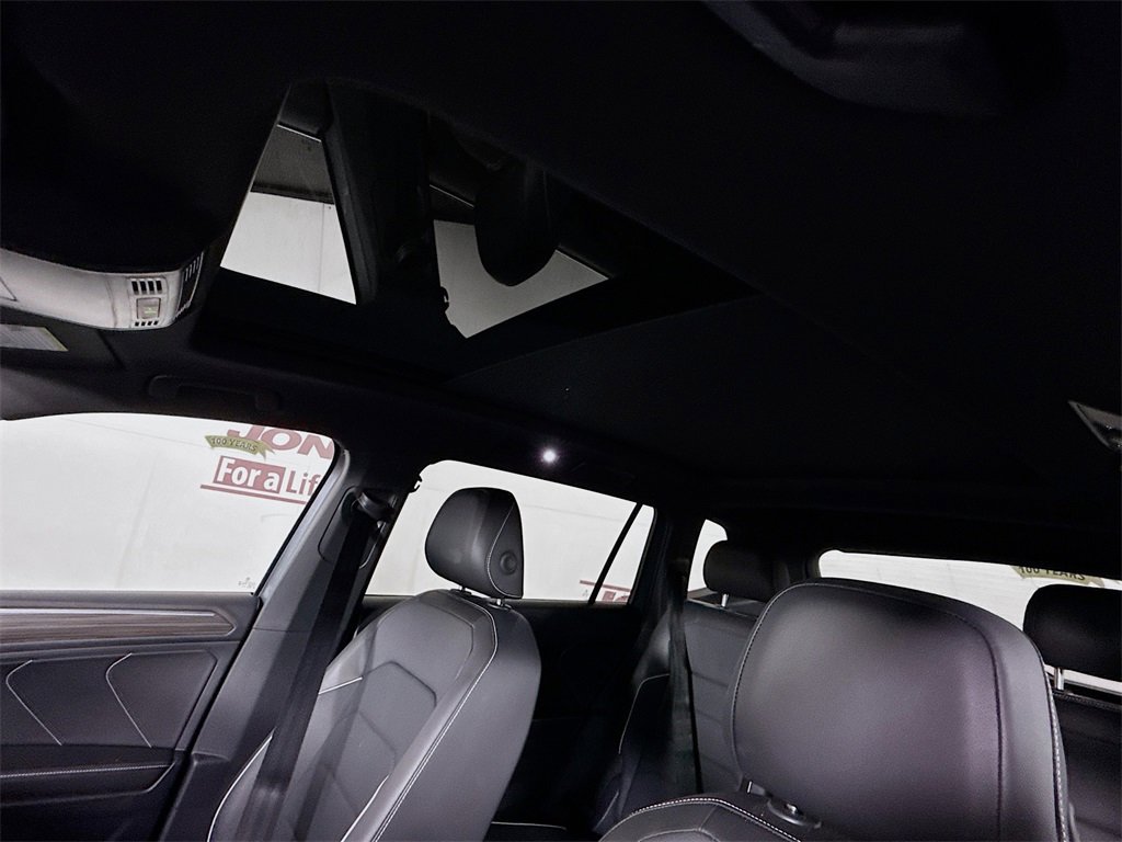 Used 2024 Volkswagen Tiguan SEL R-Line image 11