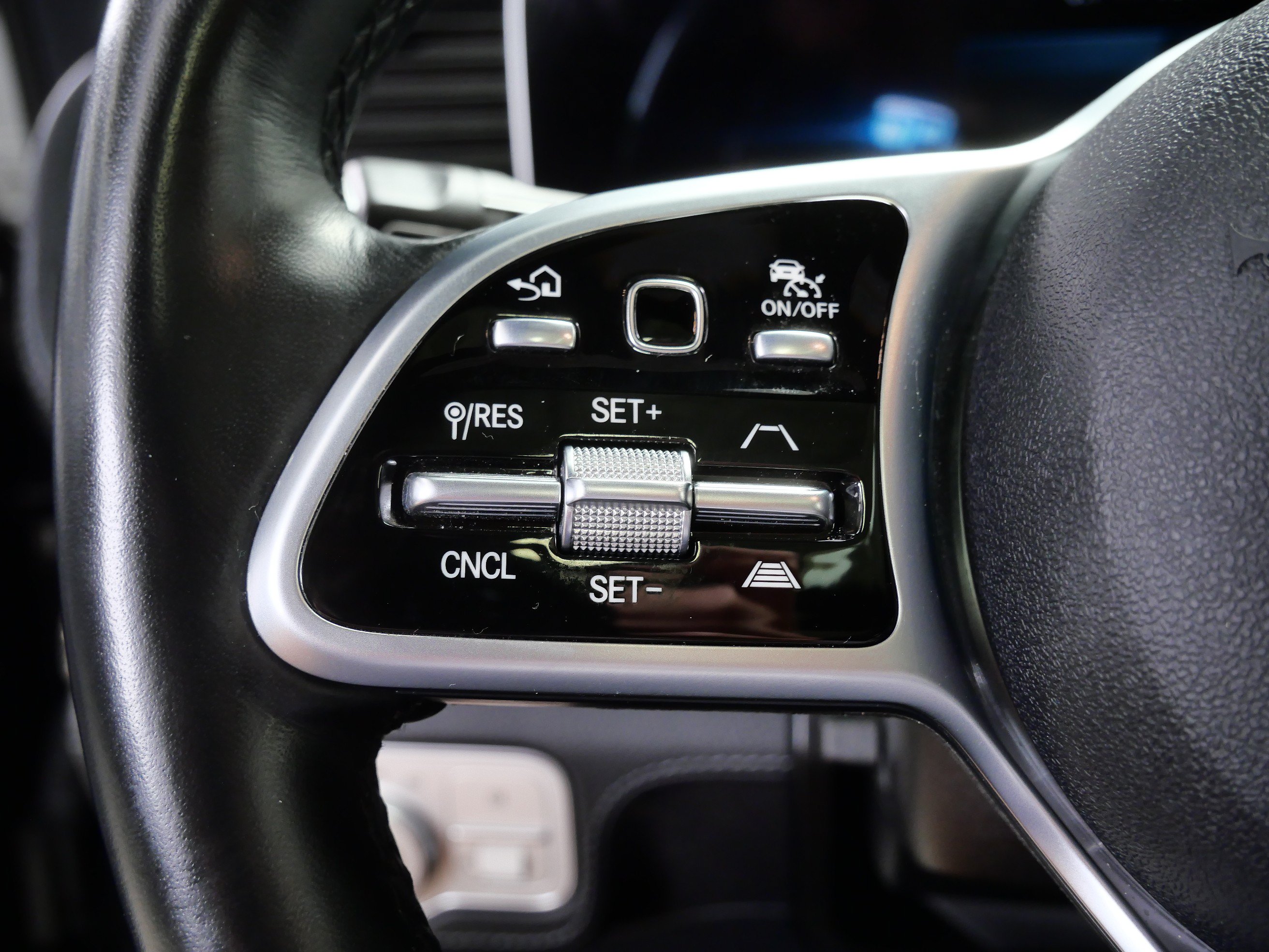 Used 2021 Mercedes-Benz GLE 450 4MATIC image 25