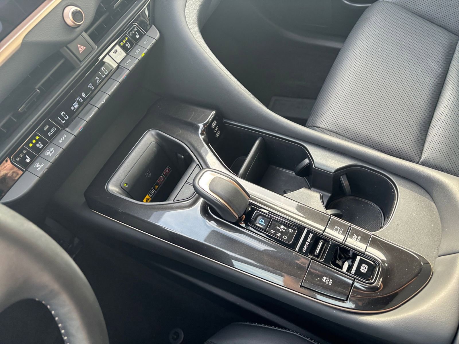 Used 2025 Toyota Crown XLE AWD/4WD image 40