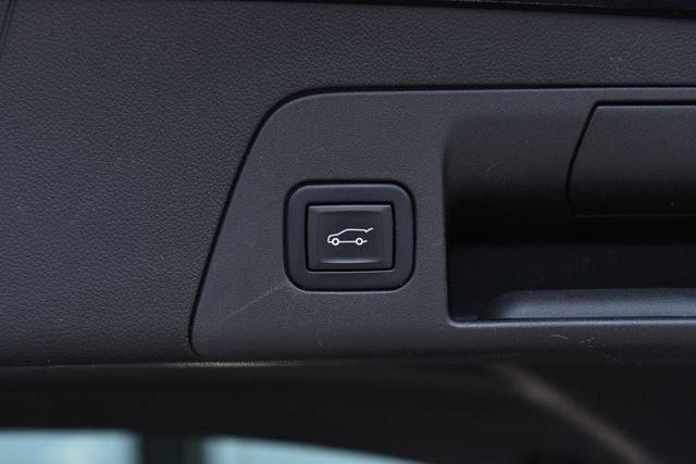Used 2021 Buick Envision Essence w/ Technology Package I FWD image 31
