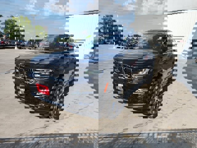 New 2025 Jeep Grand Cherokee Limited w/ Luxury Tech Group II image 3