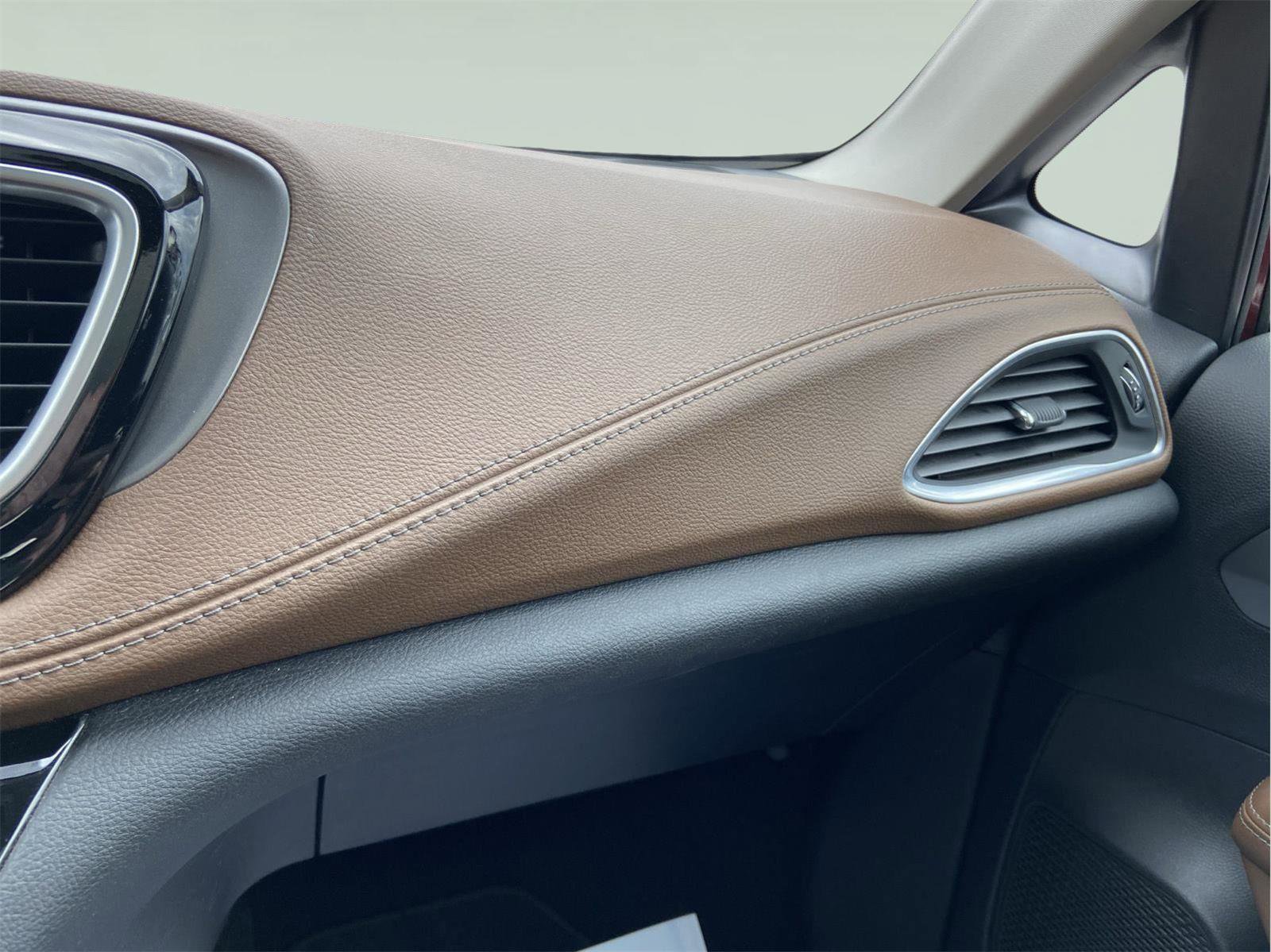 Used 2019 Chrysler Pacifica Limited w/ Advanced Safetytec Group image 79