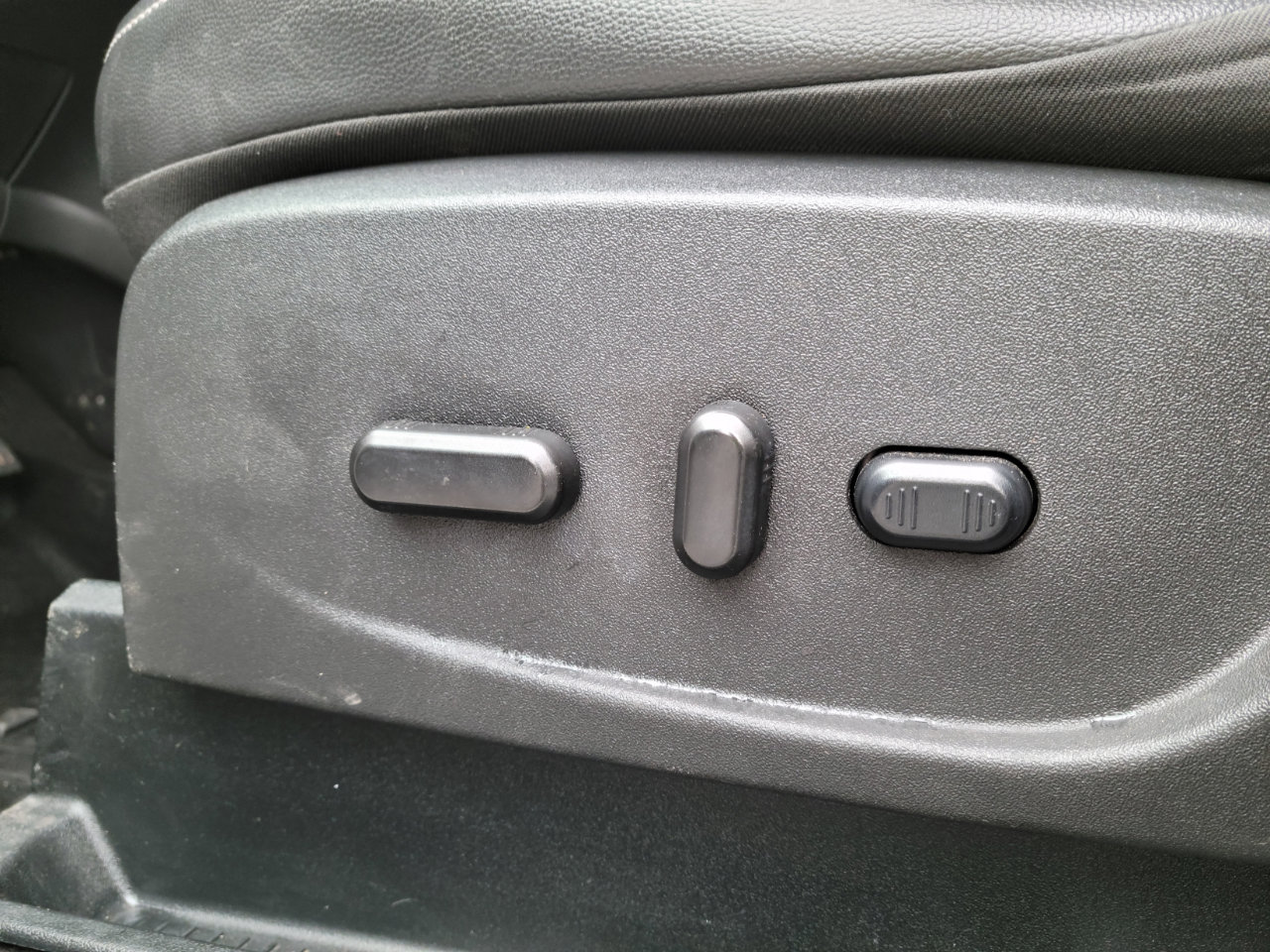 Used 2018 Ford Escape Titanium image 17