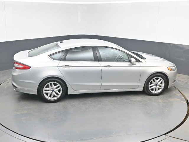 Used 2016 Ford Fusion SE FWD image 38